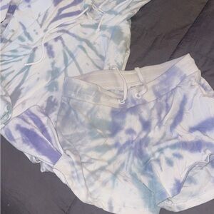 Threads 4 Thought Blue and White Tie-Dye Women's Athletic Shorts 2piece set